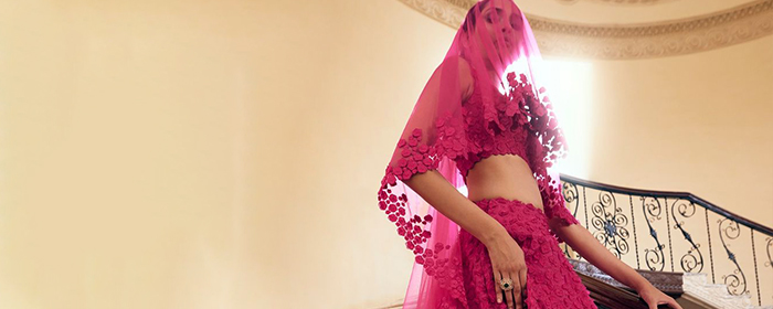 Breath-Taking Monochrome Outfits For Glamorous Brides