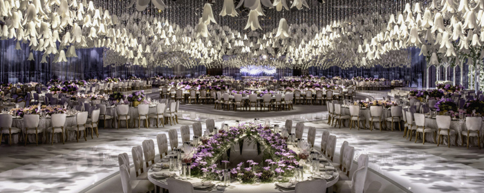 W-day details: purple décor