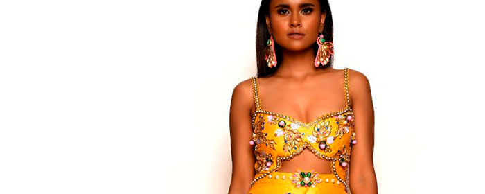 10 Gorgeous Mehndi Outfits You Can Buy From Bridal Trunk  
